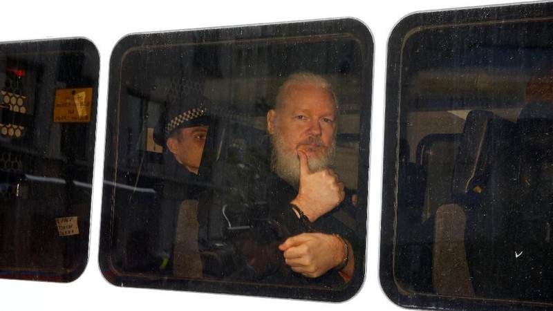 Salah satu pendiri WikiLeaks, Julian Assange,  ditangkap oleh petugas dari Metropolitan Police Service (MPS) di Kedutaan Besar Ekuador.