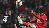 Joao Felix menjadi ujung tombak ketika Benfica menghadapi Eintracht Frankfurt dalam leg pertama perempat final Liga Europa di Stadion Da Luz, Jumat (12/4). (AP Photo/Armando Franca)