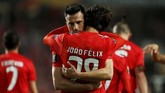 Joao Felix mendapat perhatian dari klub-klub besar Eropa karena menampilkan performa apik bersama Benfica. (REUTERS/Pedro Nunes)