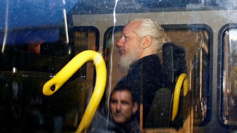 Salah satu pendiri WikiLeaks, Julian Assange,  ditangkap oleh petugas dari Metropolitan Police Service (MPS) di Kedutaan Besar Ekuador.