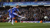 Raul Meireles menjalani musim yang kurang baik di Liverpool pada 2010/2011. Meireles lalu pindah ke Chelsea pada musim berikutnya dan kembali bertahan selama satu musim dengan meraih trofi Piala FA dan Liga Champions. (Action Images / Tony O'Brien)