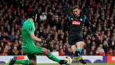 Napoli mencoba merespons ketertinggalan, salah satunya melalui Fabian Ruiz. (Action Images via Reuters/Matthew Childs)