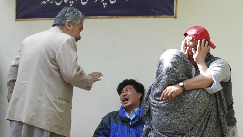 Sebuah bom bunuh diri meledak di pasar terbuka Pakistan sedikitnya 20 orang meninggal dan 30 orang terluka dalam kejadian tersebut.