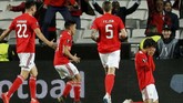 Joao Felix haru merayakan gol ketiga ke gawang Eintracht Frankfurt yang memastikan Benfica meraih kemenangan 4-2. (REUTERS/Pedro Nunes)