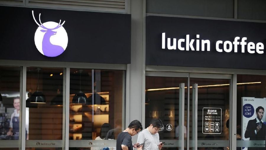 Luckin Coffee agresif menambah gerai untuk menguasai pasar China.