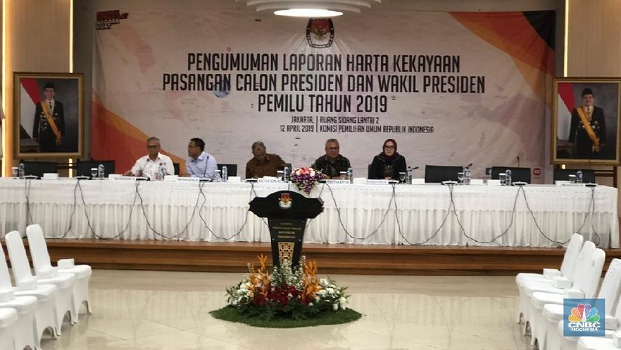 KPU memfasilitasi pelaksanaan pengumuman harta kekayaan masing-masing Capres yang telah diverifikasi KPK.