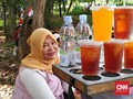 Pasutri dari Cikampek Cari 'Cuan' di Kampanye Akbar Jokowi