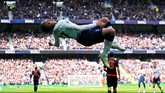 Gelandang serang Tottenham Hotspur, Lucas Moura, harus diwaspadai pemain Manchester City setelah mencetak hattrick ke gawang Huddersfield Town di Liga Inggris. (REUTERS/Eddie Keogh)