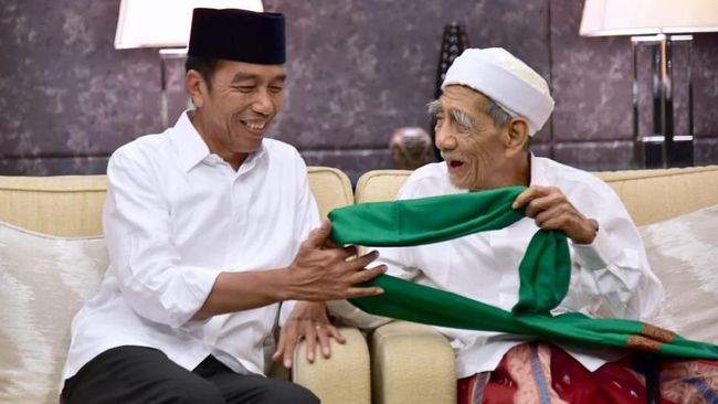 Jokowi: Mbah Moen Kiai Karismatik, Gigih Jaga NKRI