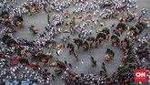 Kelompok kesenian reog ponorogo ikut memeriahkan Konser Putih Bersatu di Gelora Bung Karno, Jakarta, Sabtu, 13 April 2019. Konser Putih sekaligus Kampanye Akbar pasangan calon presiden dan wakil presiden nomor urut 01 Joko Widodo (Jokowi) - Ma'ruf Amin. (CNN Indonesia/Safir Makki)