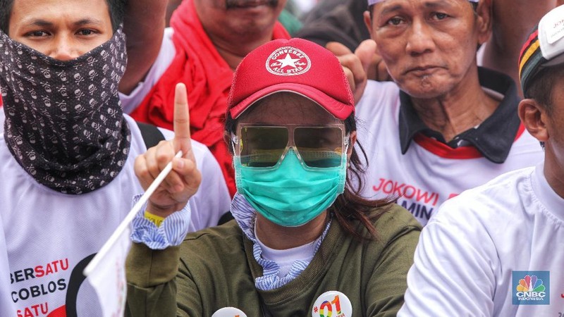 Sejumlah pendukung Paslon 01 Jokowi-Ma'ruf Amin tidak sedikit para wanita turut dalam Kampanye akbar.