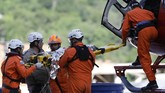 Milisi itu kini justru menjadi preman bersenjata dan kerap menguasai lahan dan menjualnya kepada pengembang. (AP Photo/Leo Correa)