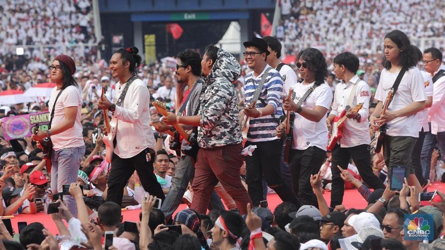 Akhir pekan ini tiba giliran Paslon 01 Jokowi - Mar'uf Amin menggelar Kampanye Akbar di Stadion Utama Gelora Bung Karno Jakarta.