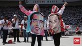 Massa pro-Jokowi-Ma'ruf Amin memadati Stadion Utama Gelora Bung Karno (GBK), dalam gelaran Kampanye Akbar paslon para pendukung paslon 01 di hibur dengan pagelaran musik.Jakarta, Kamis 11 April 2019. CNN Indonesia/Andry Novelino