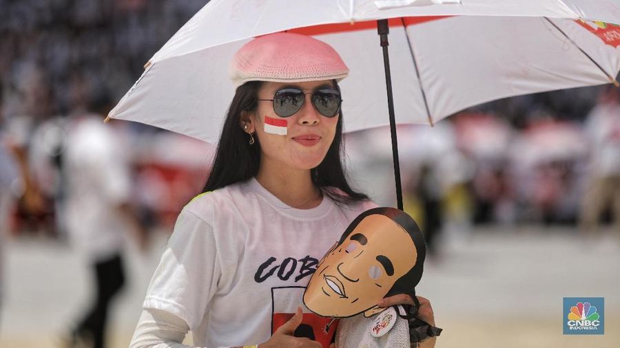 Sejumlah pendukung Paslon 01 Jokowi-Ma'ruf Amin tidak sedikit para wanita turut dalam Kampanye akbar.