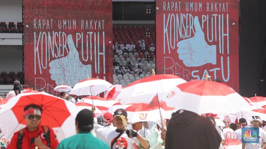 Relawan massa pendukung Jokowi-Ma'ruf Amin sudah memadati stadion utama Gelora Bung Karno (GBK)