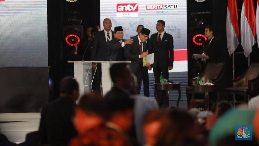 Keduanya berjanji akan memberikan gaji atau honor jabatan tersebut kepada negara.