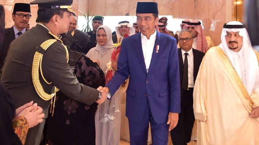 Presiden Joko Widodo (Jokowi) dijadwalkan memenuhi undangan Raja Salman bin Abdulaziz Al-Saud untuk santap siang bersama hari ini, Minggu (14/4/2019).