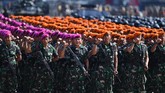 Polisi bersama dengan Kodam Jaya pun tetap melakukan sejumlah antisipasi, di antaranya melakukan operasi gabungan di pusat perbelanjaan, TPS, hingga gedung KPU dan Bawaslu. (Photo by ADEK BERRY / AFP)