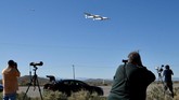 Pesawat Stratolaunch dirancang untuk meluncurkan satelit ke orbit Bumi yang rendah. (REUTERS/Gene Blevins)