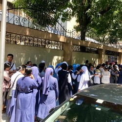 WNI Antre Berjam-jam demi Pemilu di Luar Negeri, Ini Kata KPU