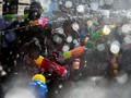 FOTO: Riuh Perang Air Songkran Thailand di Tengah Kekeringan