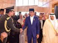 Berebut Cap 'Paling Islam' di Balik Umrah Jokowi dan Sandiaga