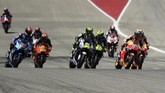 Marc Marquez memimpin balapan di awal-awal lap MotoGP Amerika Serikat di Sirkuit the Americas, Minggu (14/4). (AP Photo/Eric Gay)