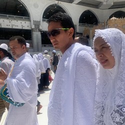 Di Masa Tenang, Sandiaga Umrah, Prabowo Pilih Ziarah