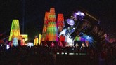 Patung astronot tersebut menyambut para pengunjung Coachella di depan festival tersebut. ( Amy Harris/Invision/AP)