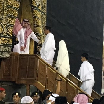 Dikawal Ketat, Jokowi Umrah & Sempat Masuk Kakbah