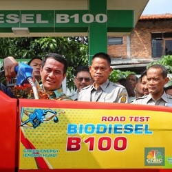 Nyata, Mentan Uji Coba B100 Langsung di 50 Traktor & Mobil