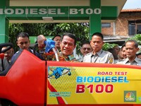 Nyata, Mentan Uji Coba B100 Langsung di 50 Traktor & Mobil