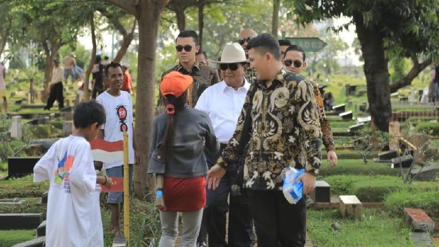 Paslon Presiden 02 Prabowo Subianto dan Sandiaga Salahuddin Uno mengisi masa tenang pemilu ini dengan kegiatan tersendiri.