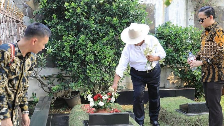 Paslon Presiden 02 Prabowo Subianto dan Sandiaga Salahuddin Uno mengisi masa tenang pemilu ini dengan kegiatan tersendiri.