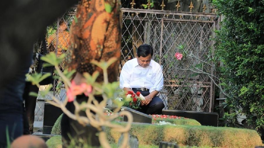 Paslon Presiden 02 Prabowo Subianto dan Sandiaga Salahuddin Uno mengisi masa tenang pemilu ini dengan kegiatan tersendiri.