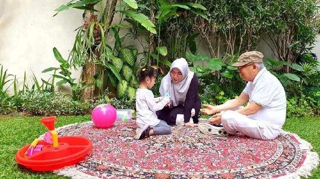 Isi Masa Tenang, Ma'ruf Amin Santai dan Main dengan Cucu