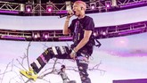 Putra Will Smith, Jaden Smith juga tampil di the Coachella Music & Arts Festival at the Empire Polo pada Jumat 12 April 2019. (Amy Harris/Invision/AP)