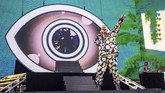 Hari terakhir di pekan pertama Coachella, 14 April 2019, diisi oleh Bad Bunny dengan panggung yang juga penuh warna. (Amy Harris/Invision/AP)