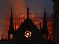 Penampakan Katedral Notre-Dame Paris yang Terbakar Hebat
