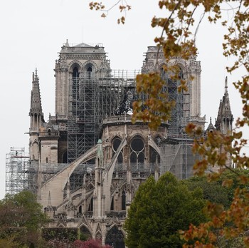 Penampakan Terkini Katedral Notre-Dame yang Hangus Terbakar