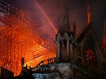 Katedral Bersejarah Prancis Notre-Dame Runtuh Dilalap Api