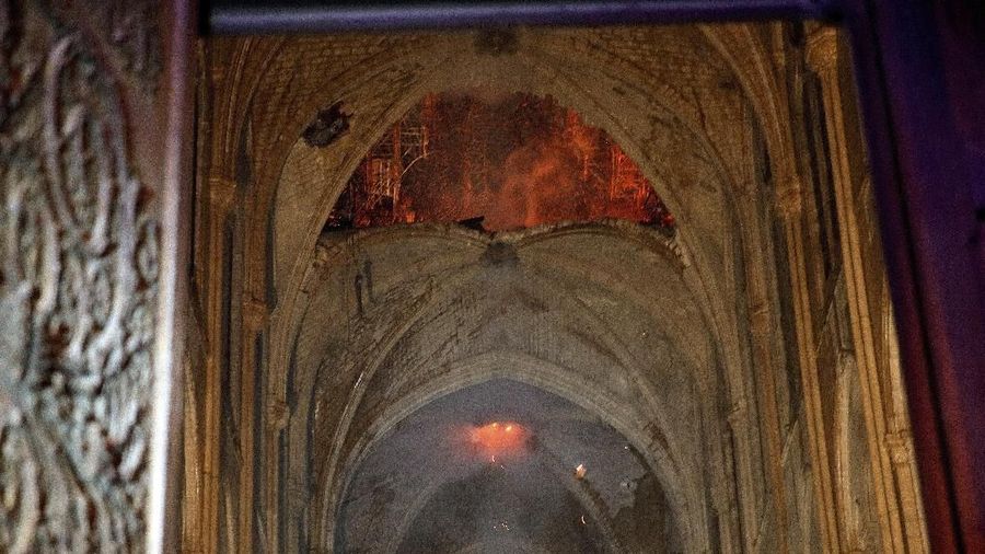 Kebakaran hebat melanda Katedral Norte-Dame di Paris, Prancis, Senin (15/4/2019) waktu setempat.