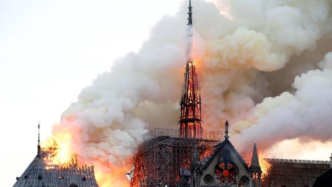 Aparat Prancis Sebut Kebakaran Notre-Dame Murni Kecelakaan