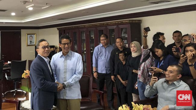 Sandi dan Zulkifli Hasan Gelar Pertemuan Tertutup di DPR