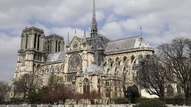 Maskapai Prancis Gratiskan Tiket untuk Relawan Notre Dame