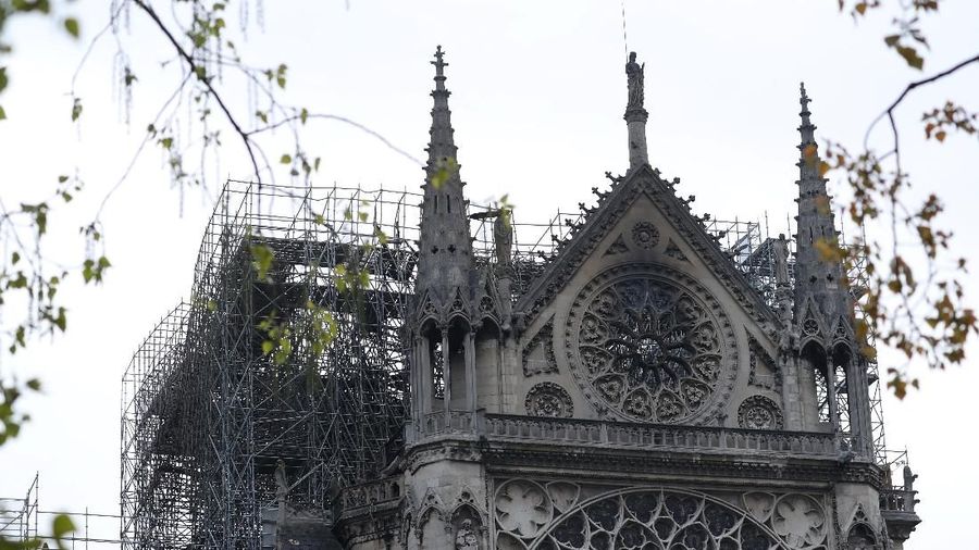 Para miliuner Perancis rama-ramai galang donasi untuk bangun kembali Notre Dame