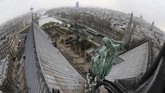 Beberapa waktu terakhir, Notre Dame memang dalam proyek renovasi menara bernilai US$6,8 juta atau Rp95 miliar yang menggunakan 250 ton timah. (PATRICK KOVARIK / AFP)