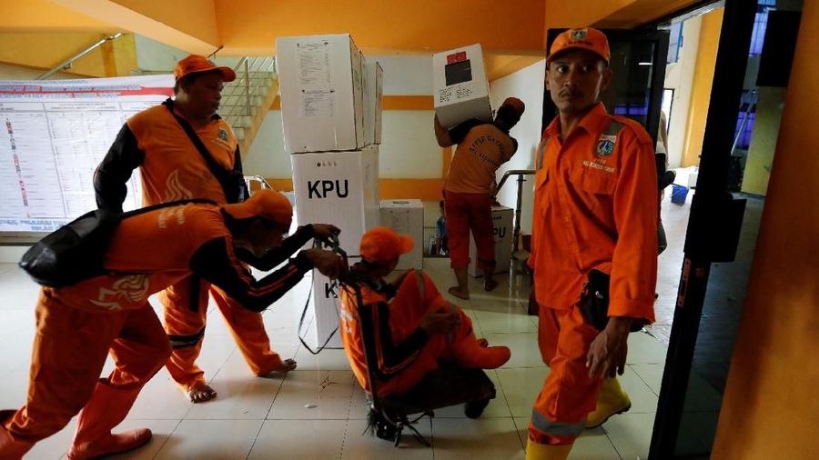 Sebelum melangkah ke TPS, ada baiknya calon pemilih mengunjungi laman https://lindungihakpilihmu.kpu.go.id.