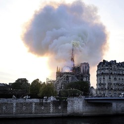 Katedral Notre-Dame Terbakar, Vladimir Putin Berduka